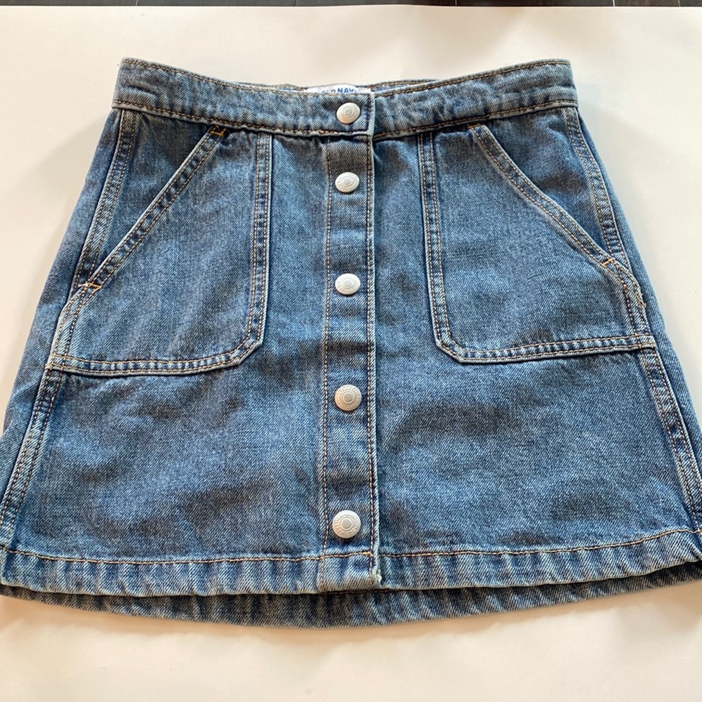 This skirt is a bit on the bagger side and is a L in youth.